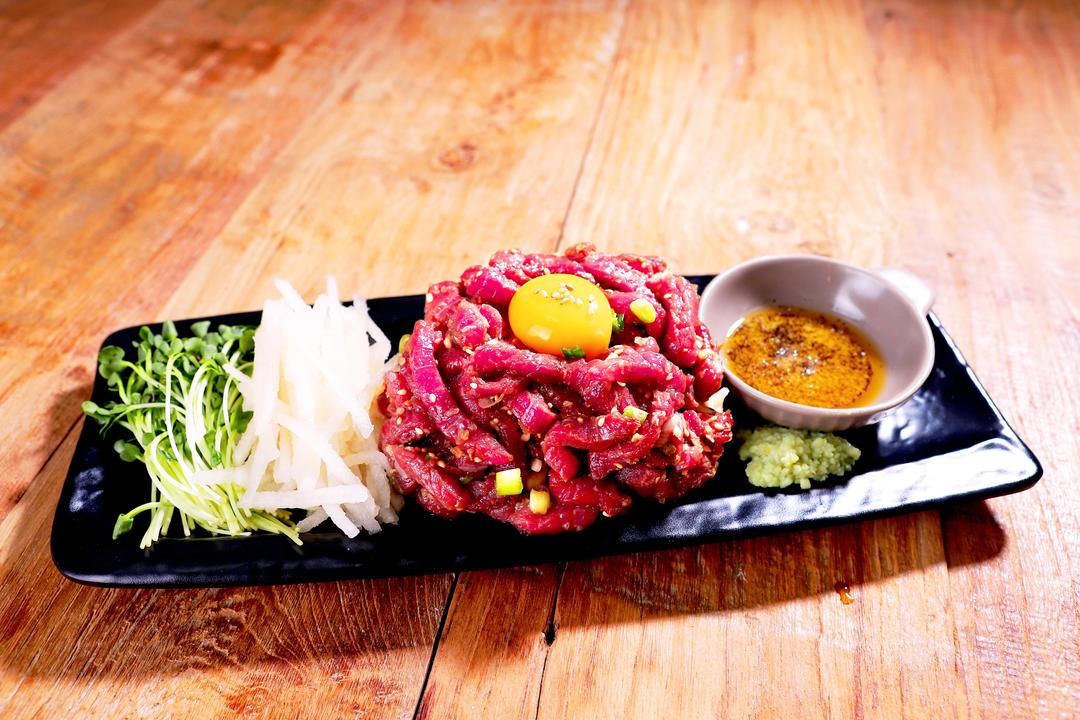 육회한 우선생 1+1 국내산/한우 식감육회 육사시미 뭉티기 180g 마장동소고기