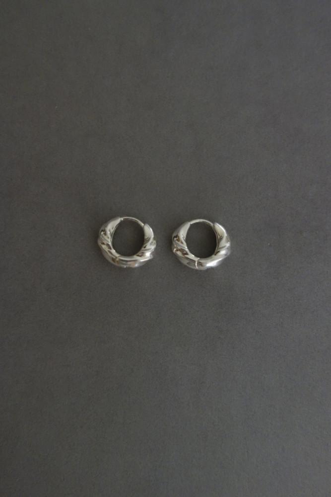 웨이브 트위스트 이어링 / Silver925 / 2 Colours