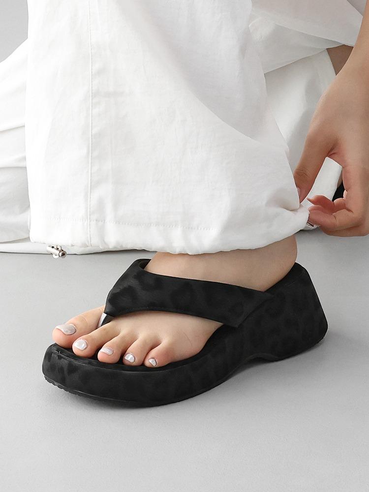 그위드 호피 무늬 패턴 웨지 통굽 플리플랍 쪼리(6.5cm)