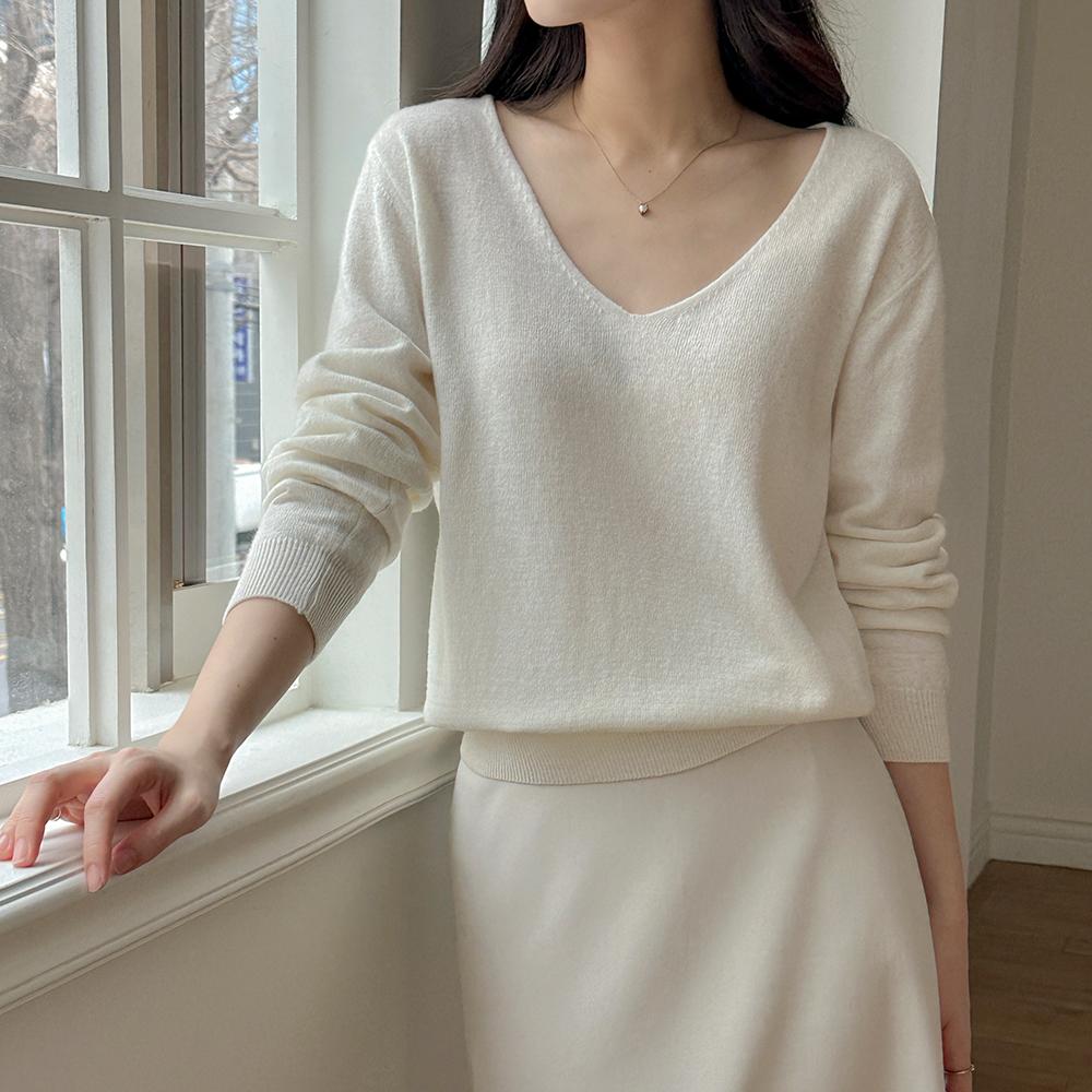 파인울 V넥 스탠다드핏 니트