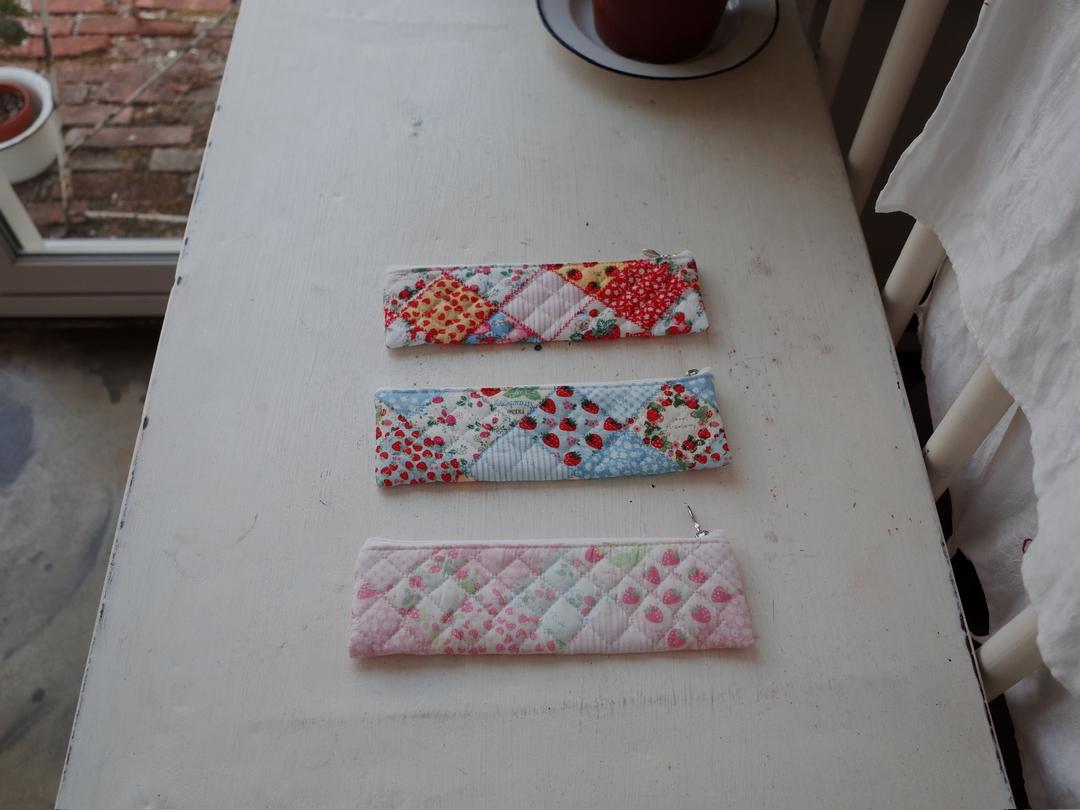 딸기 누빔 납작 필통 3가지