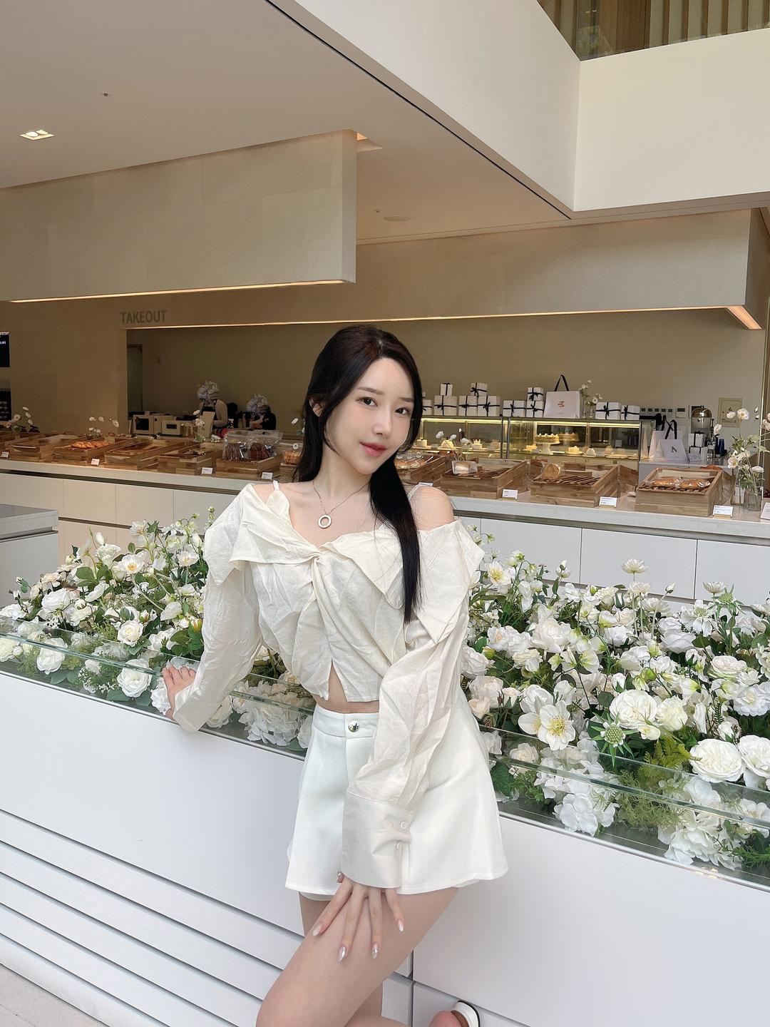 리본 오프숄더 크롭 블라우스 (강추!!)