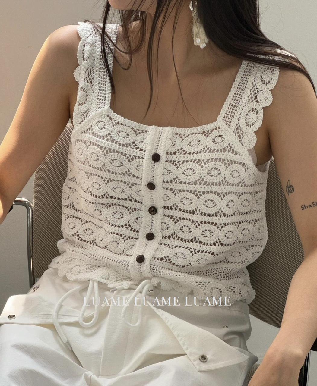 루아므 루아므 펀칭 민소매 슬리브리스 니트 탑