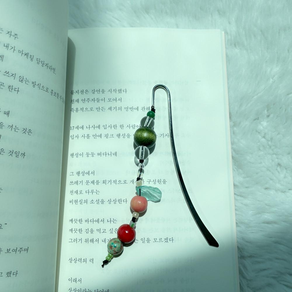 [숲비] 사과 비즈 책갈피 - 끈갈피 북마크