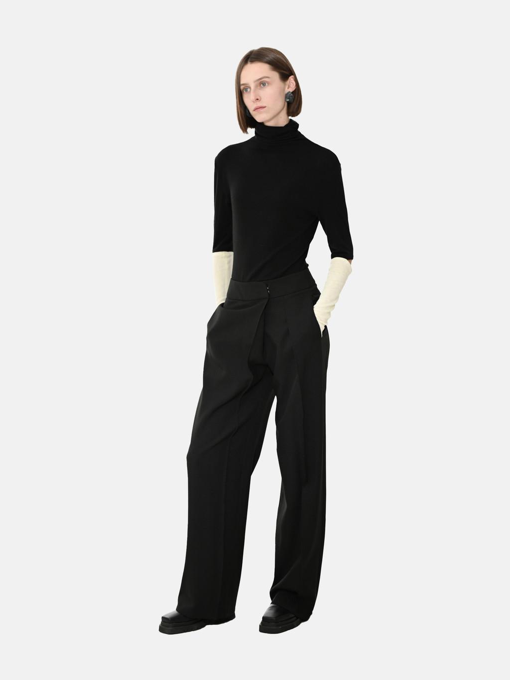 에콘 스위트 터틀넥 블랙바나나