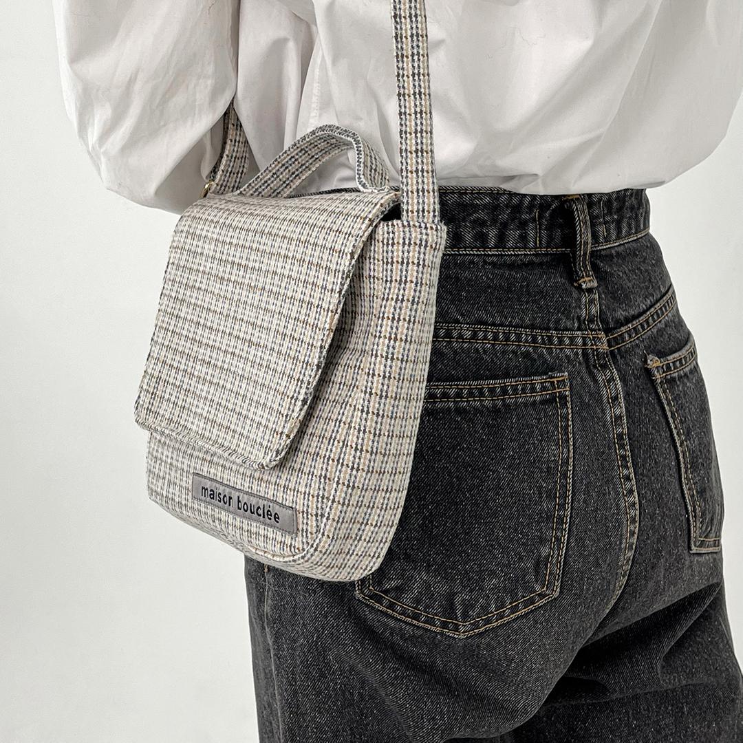 en boucle_ivory&blue