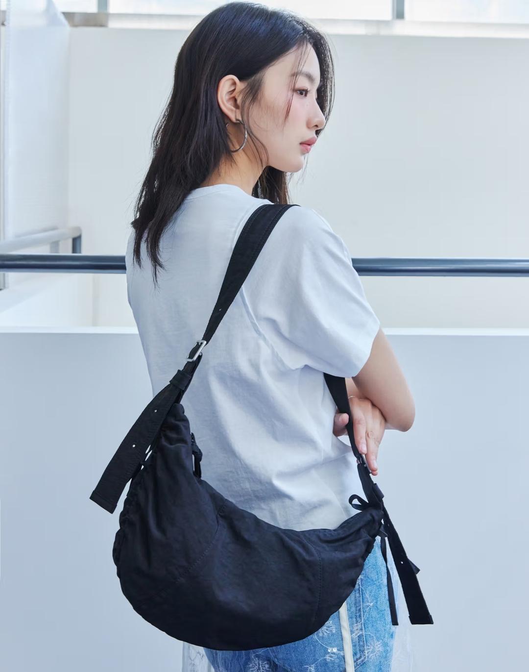 [스테디셀러][보우백] 블랙 나일론 리본 포인트 호보 크로스백