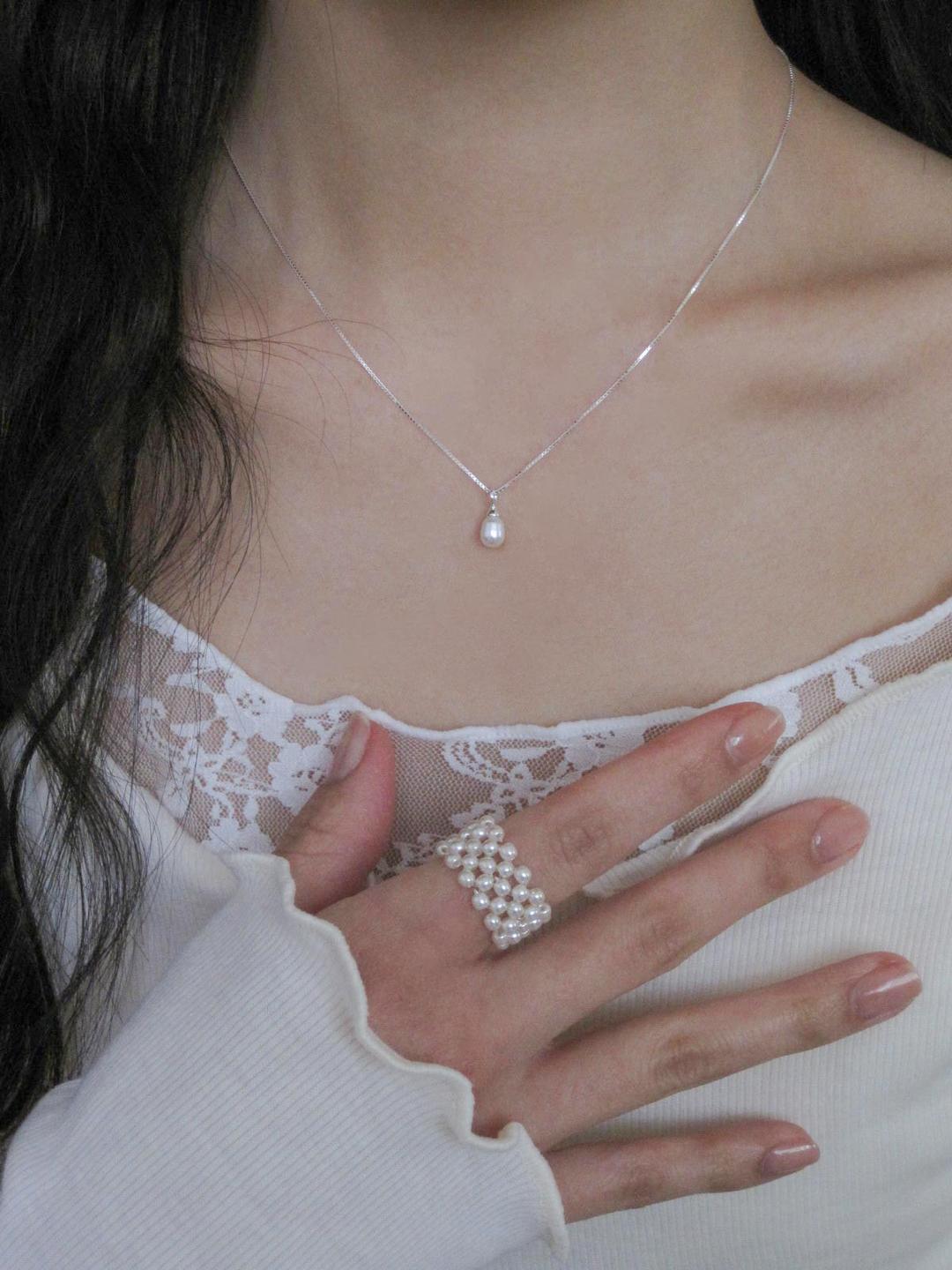 [925 Silver] Silhouette Pearl Necklace