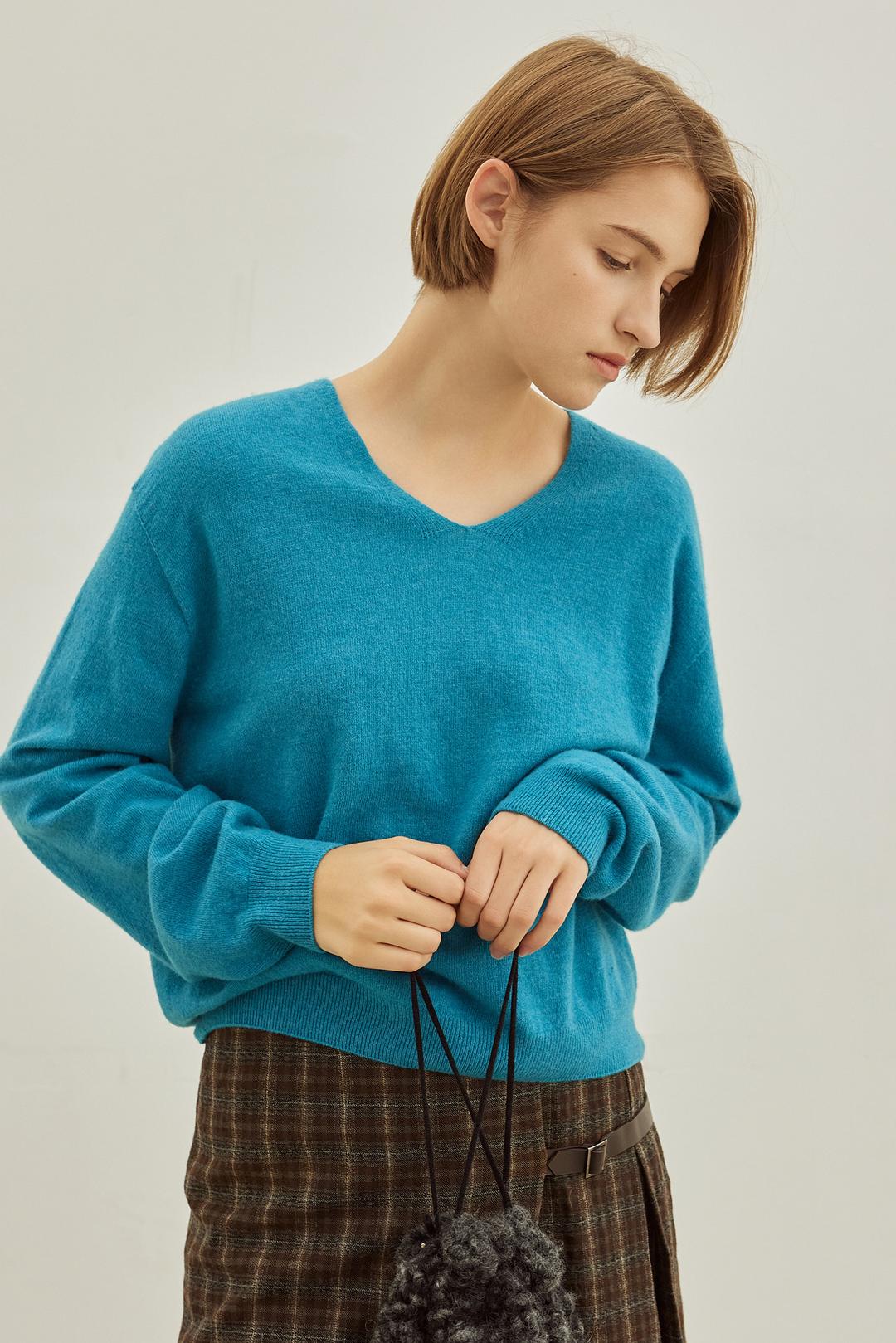 Essential Whole Garment V-Knit (Blue)