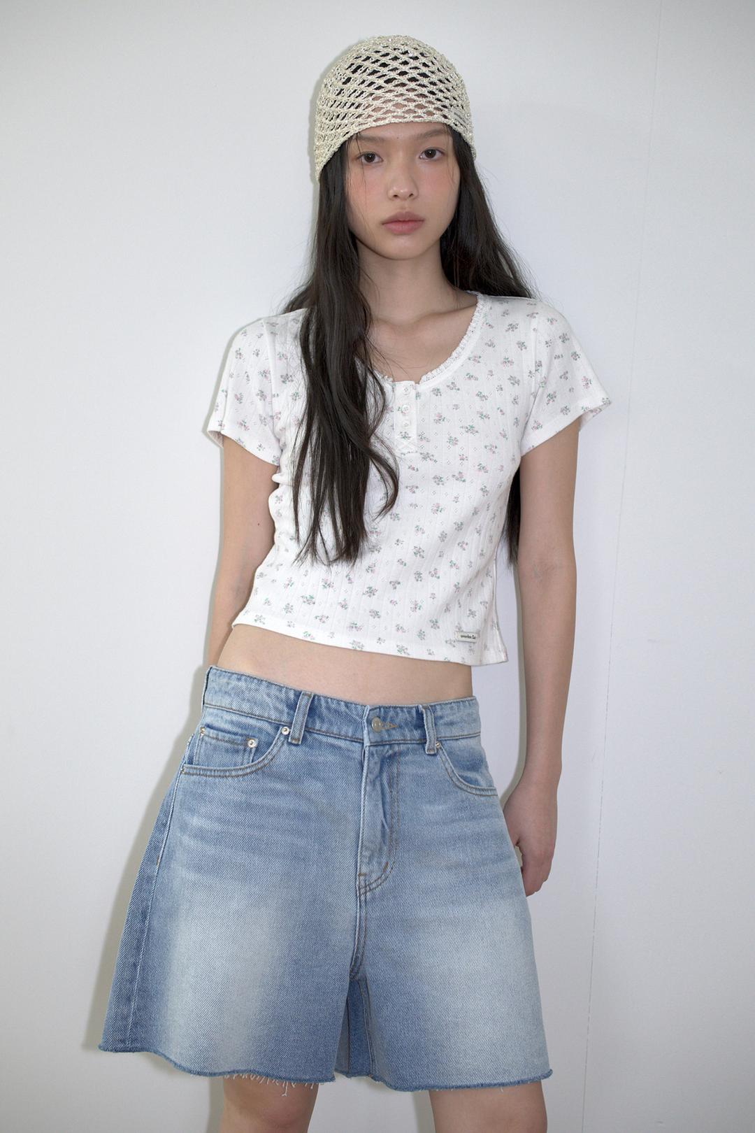 BUTTON EYELET T-SHIRT_FLORAL