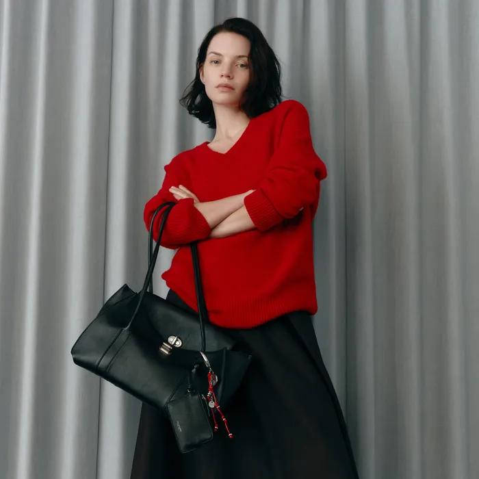 [AUBE] 가죽 오브 장식 롱숄더 M 블랙 JABA6E104BK