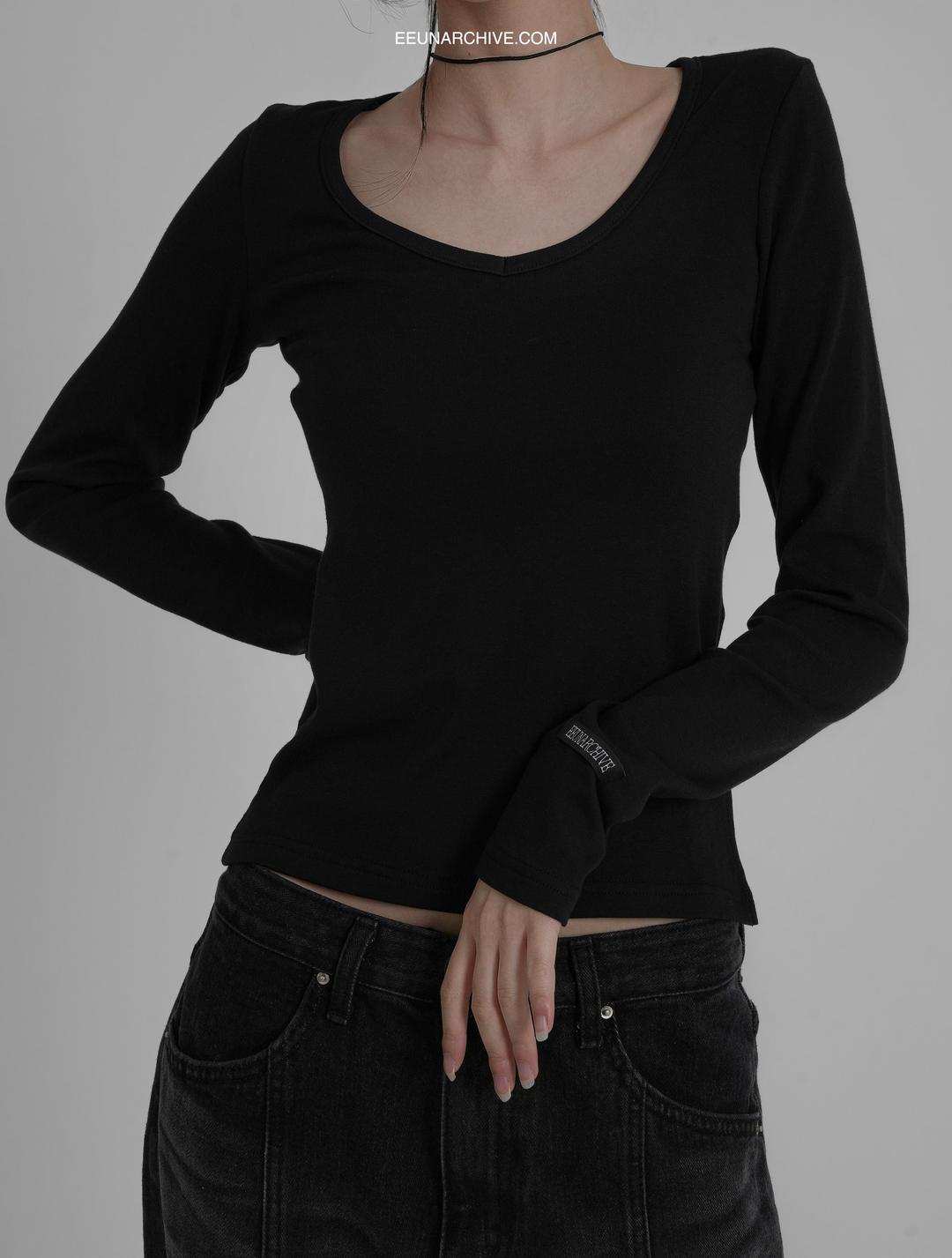 [ EEUN MADE ] V neck slim longsleeved / black