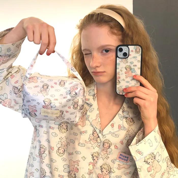 [4차/3.25이내예약배송]Heart Angel hand pouch bag (핸드파우치백) (2Type)