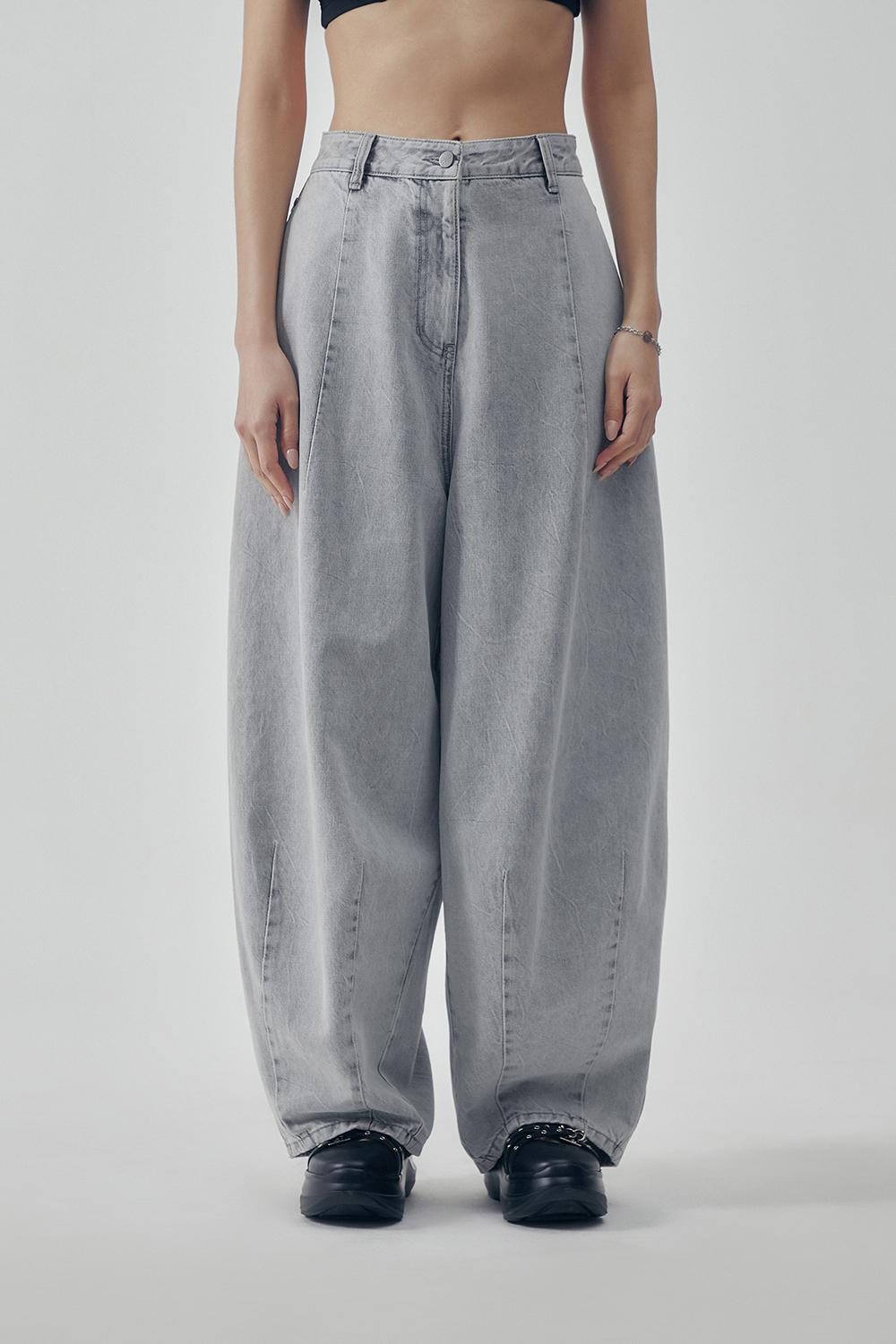 Curved Balloon Fit Denim Pants [ Gray ]