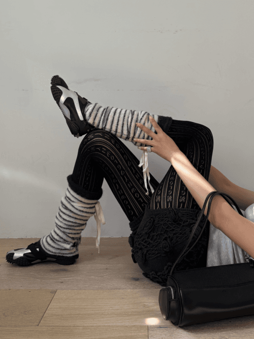 MONOGRAM PUNCH TIGHTS (BLACK)