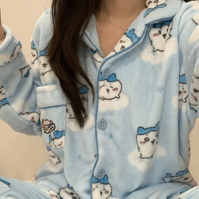 [주문폭주🔥/당일출고] 먼작귀 블루 하치와레 캐릭터 포켓 자수 선물 극세사 수면 파자마 기모 홈웨어 잠옷 세트