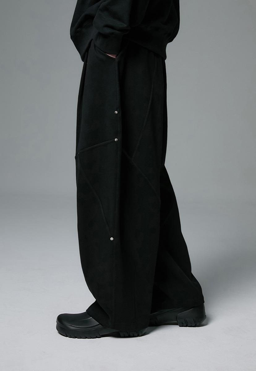 [4월9일 예약배송] 오블리크 딥턱 스웨트 팬츠 [블랙]