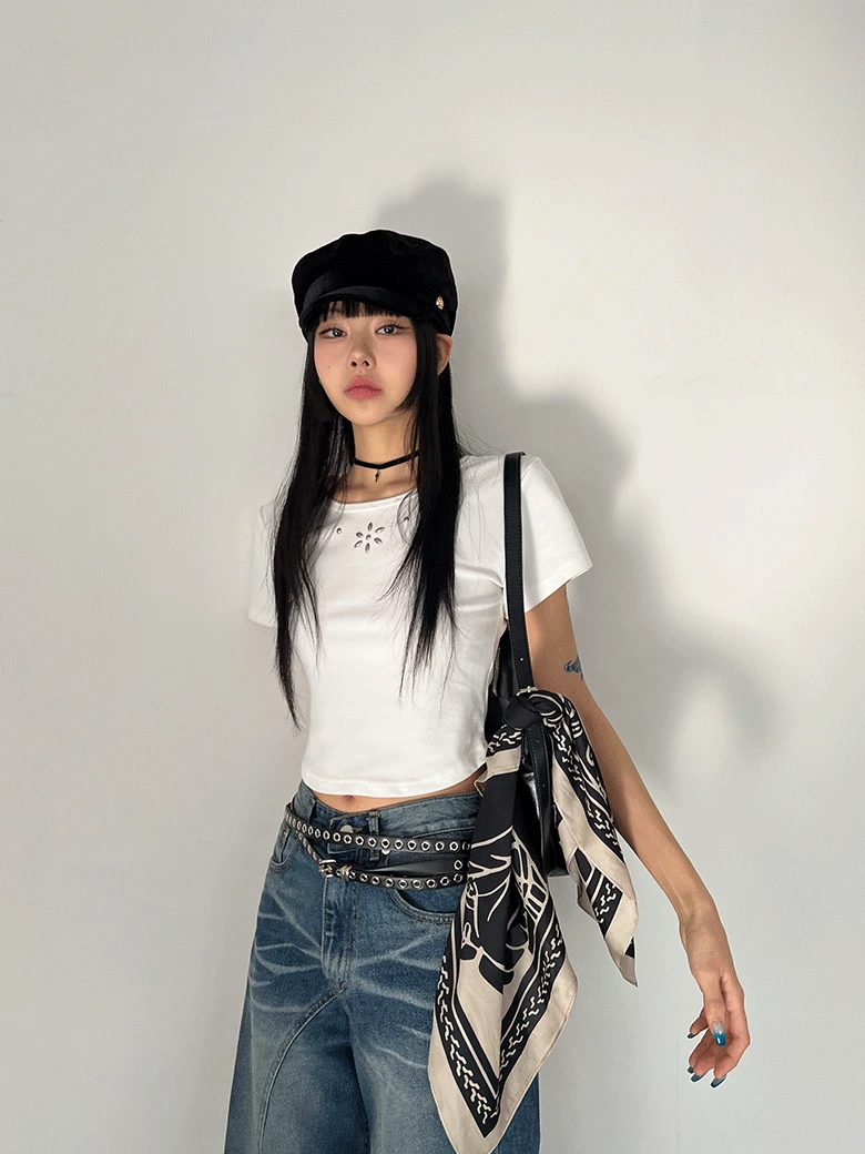 [주문폭주] 플라워 스터드 기모 반팔 크롭 티셔츠