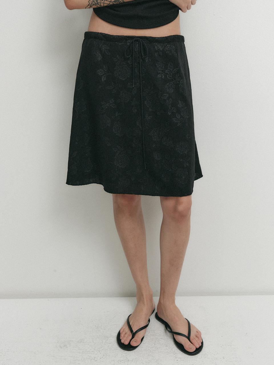 SIENA SEMI FLARED MIDI SKIRT_BLACK