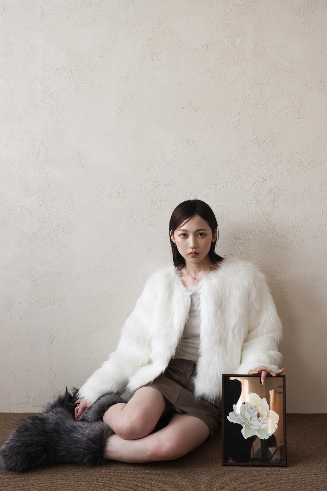 百合 Slop fur jacket (White)