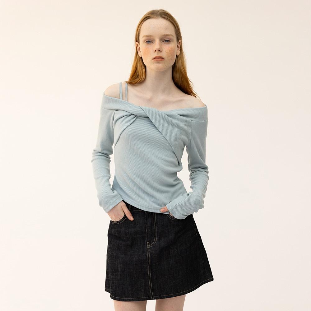 CO TWIST UNBALANCE OFF SHOULDER TOP_SKY BLUE