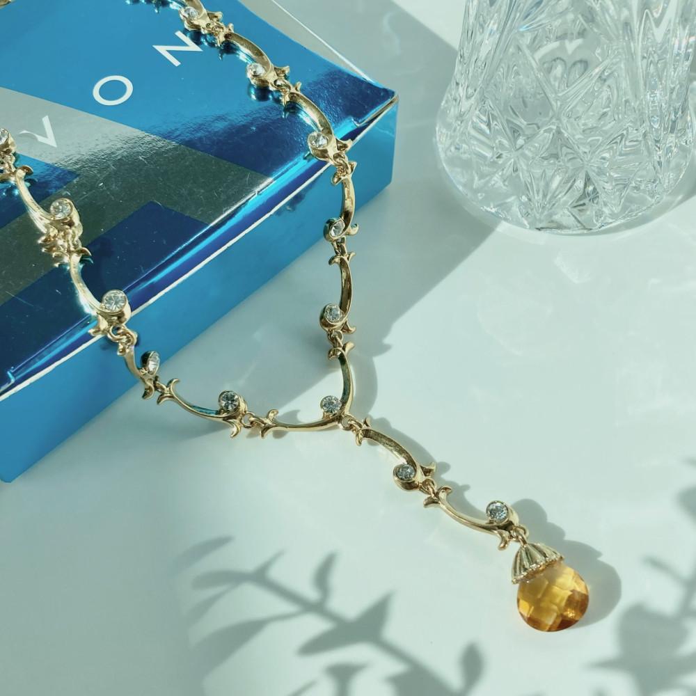 [중고]AVON 골드톤 엠버 크리스탈 드롭 브리올레트 바인 빈티지 목걸이