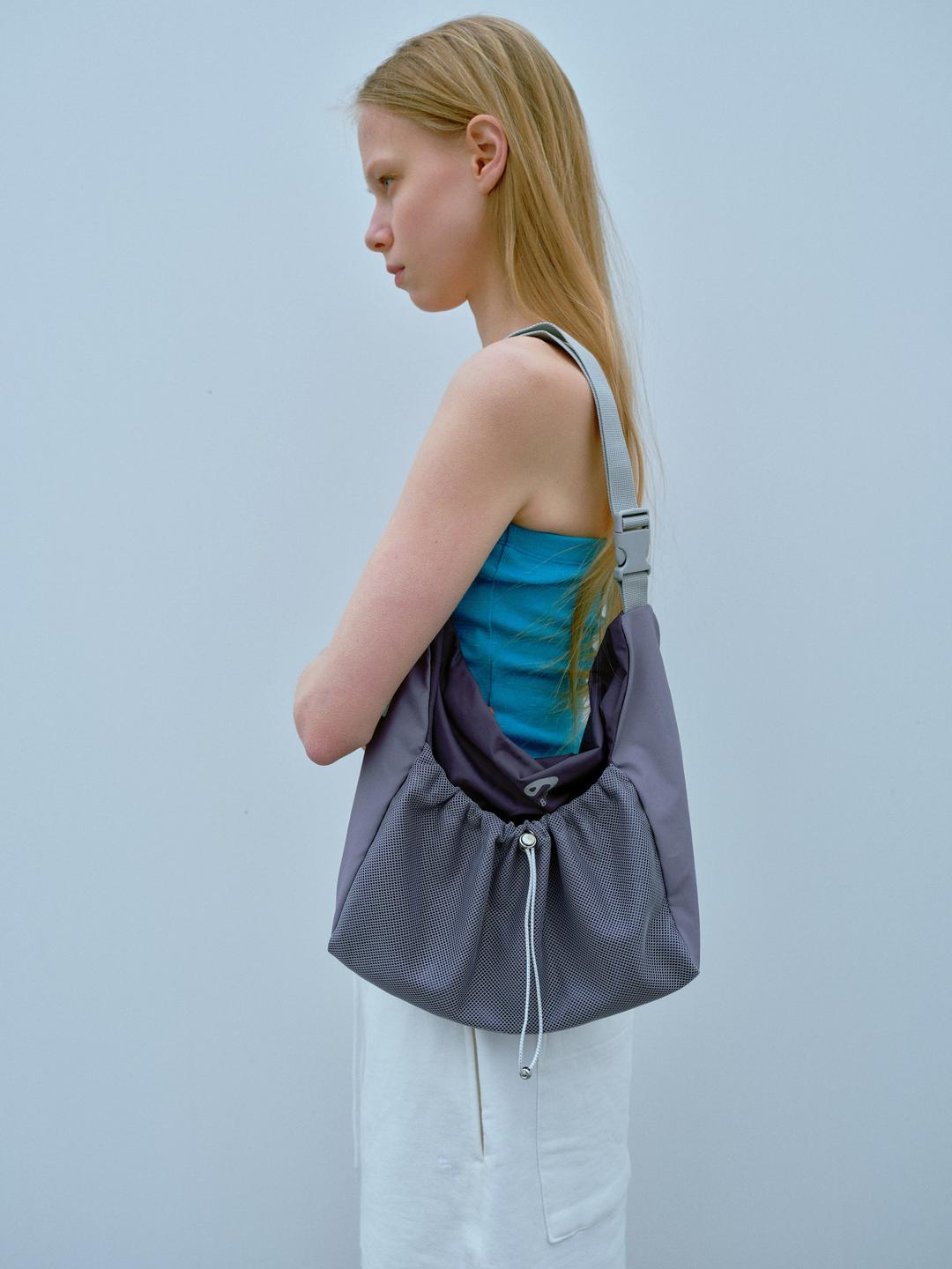 메쉬 투톤 크로스 백 (Grey)