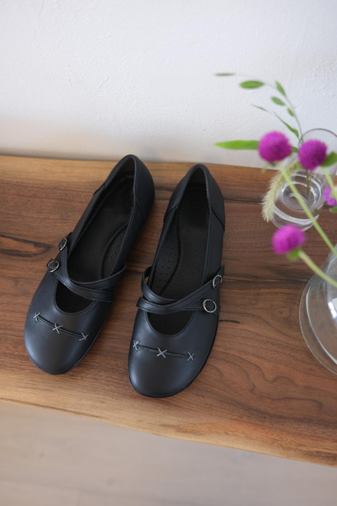 X strap stitch flat shoes