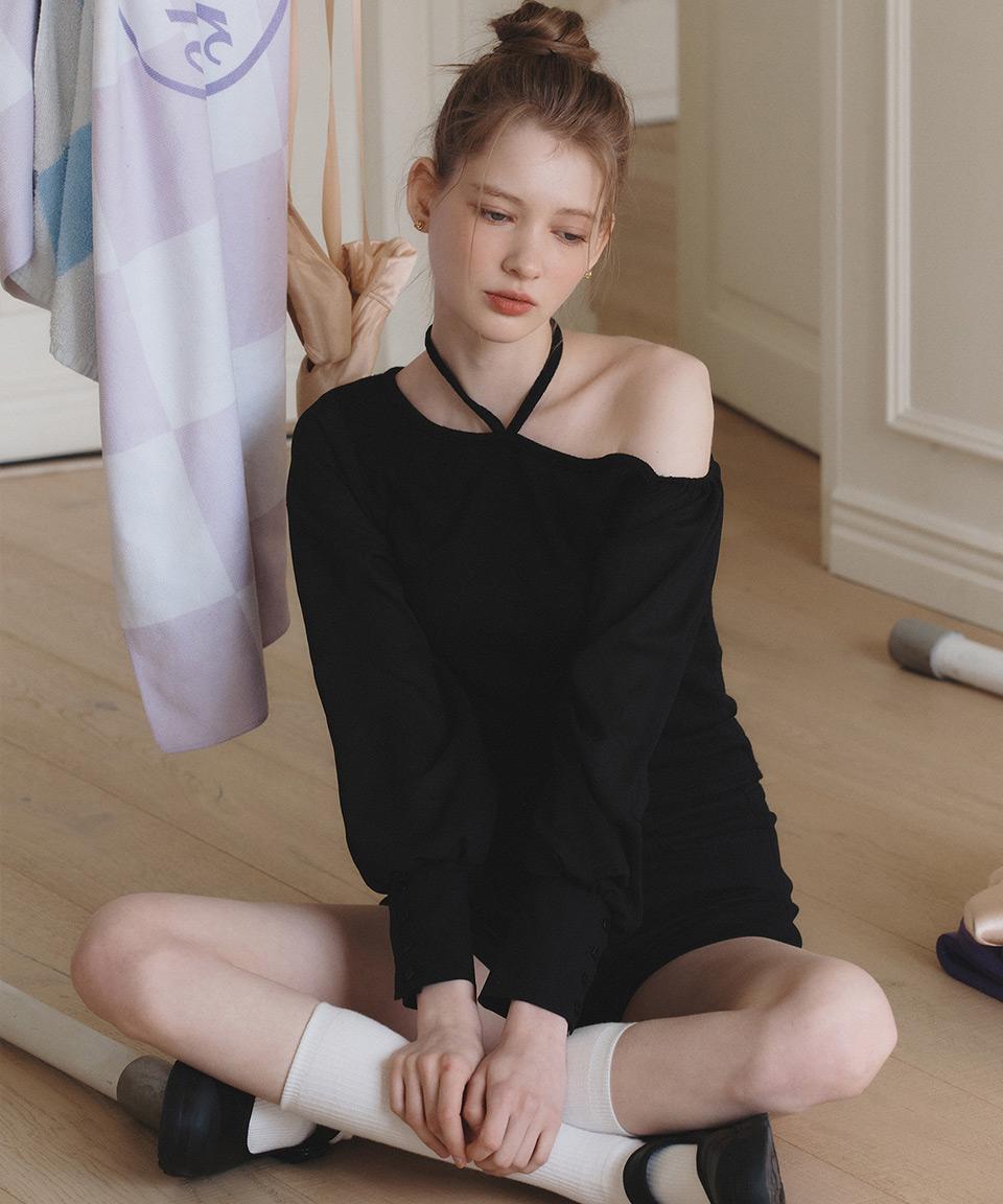 [2월14일 예약배송] Tip and Toe Halterneck Blouse ( Black )