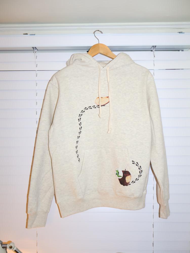 [부르르] 개미는 사과를 애벌레는 이파리를 좋아해요. Hoodie