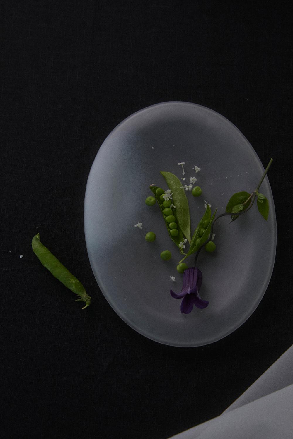 fog Glass Oval Plate  / foggy white