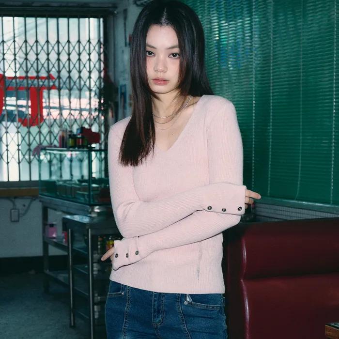 데미지드 브이넥 리브드 니트 [스킨 핑크]