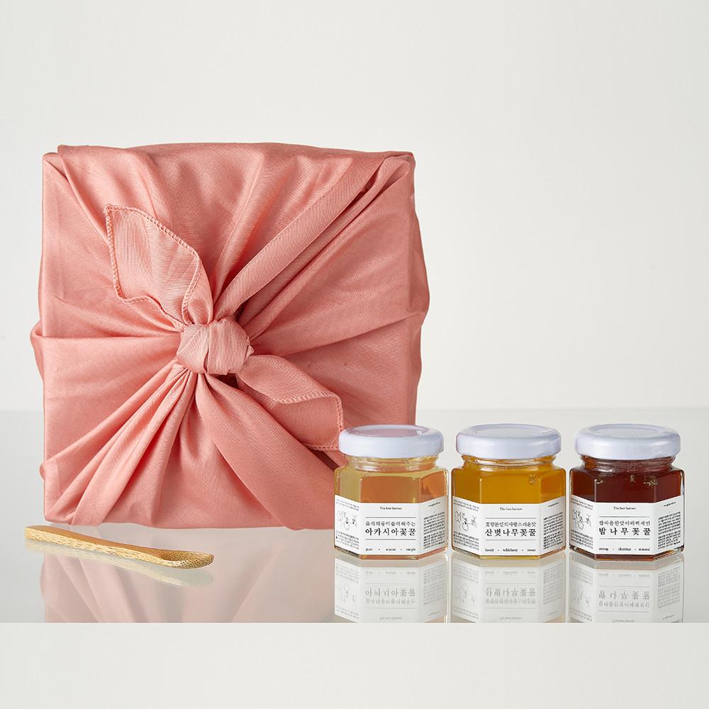 꿀건달 꿀선물 보자기묶음_벌꿀 미니 3종세트(명절 / 답례품 / 결혼 / 웨딩 / 상견례 선물용) 산벚나무꿀 아카시아꿀 밤꿀 선물세트(150g) [원산지:국산(서울특별시 성북구) 등]