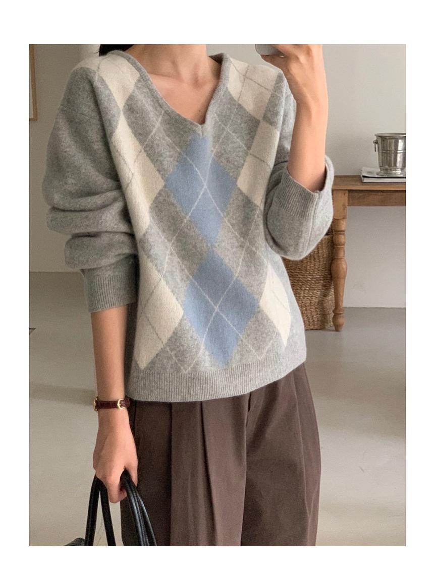 비엔느 Vergamot 베르가못 아가일 브이넥 자가드 울100 니트 (3c)