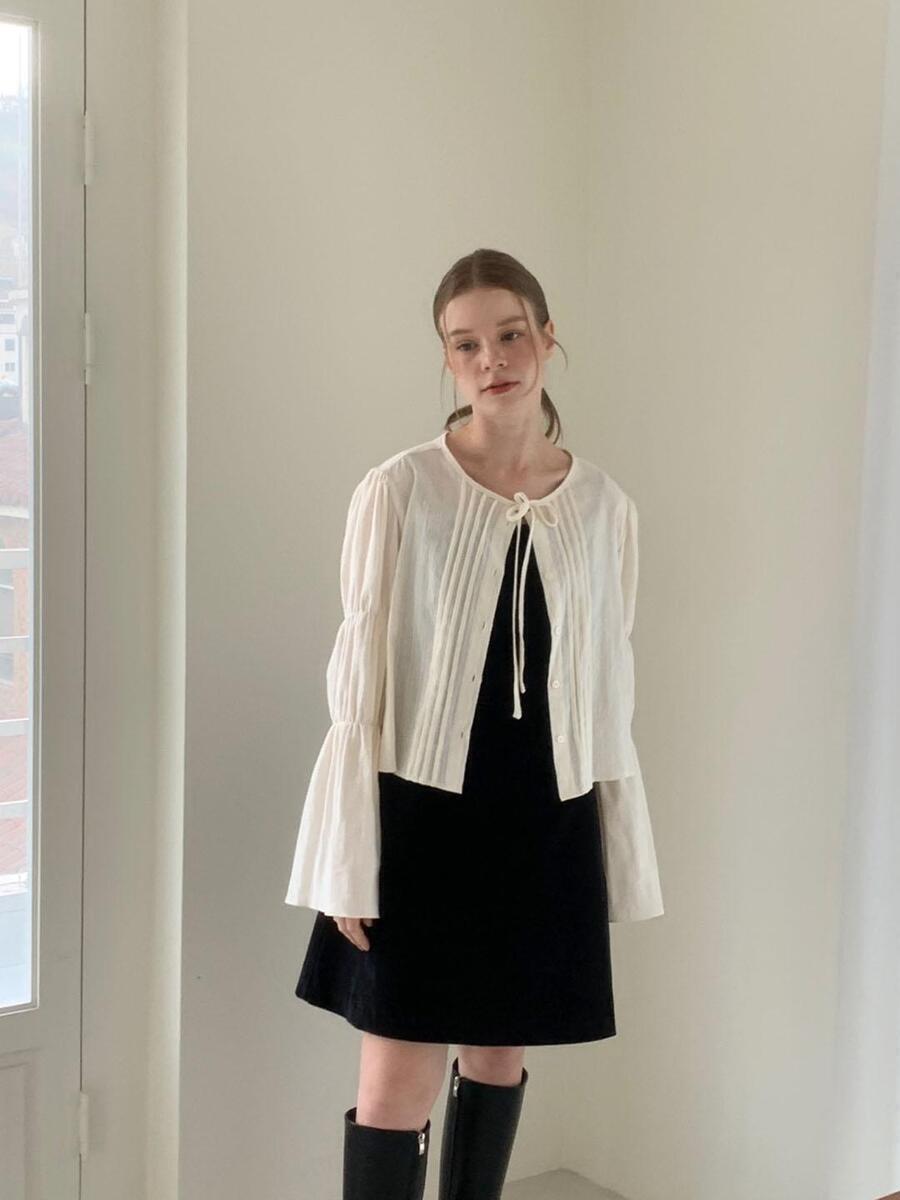 cream pin-tuck blouse (spring 4차 open)