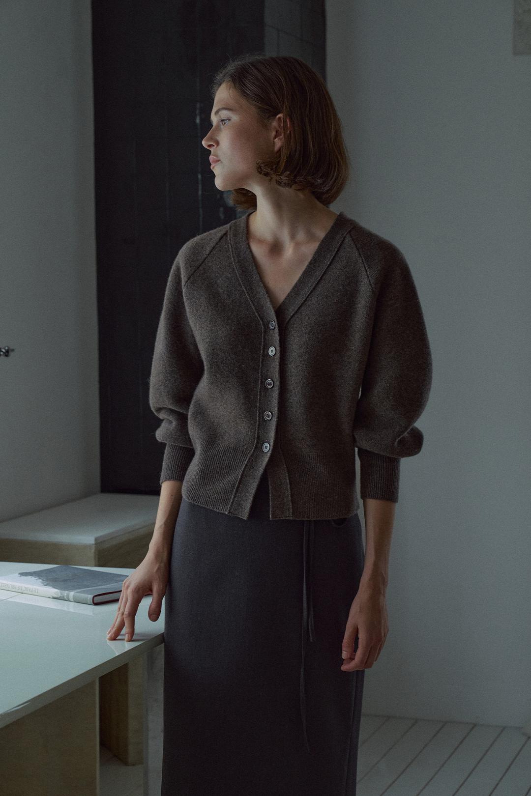 [2차 리오더]Cashmere Wool V-Neck Cardigan[LMBEAUKN292]-Brown