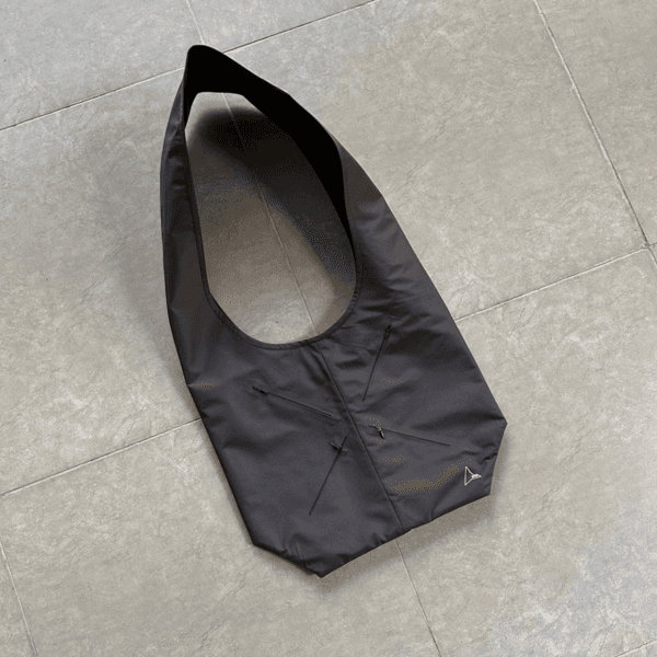 로아 하이킹 숄더백