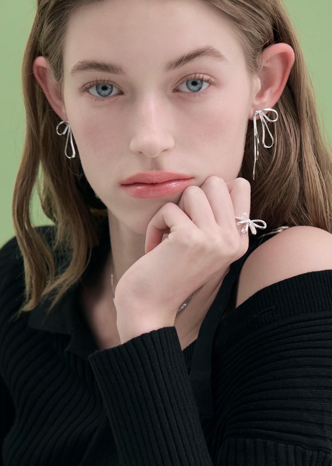 Knot Ribbon Earrings (Silver)