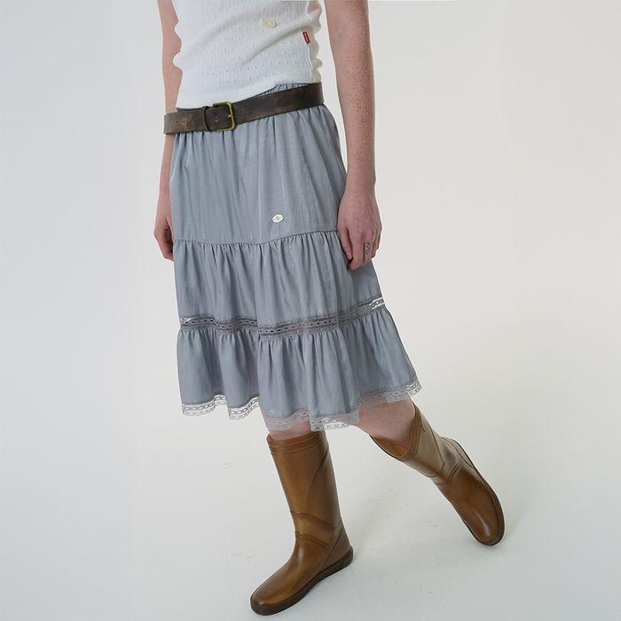 SATIN LACE TIRED SKIRT_STEEL GRAY