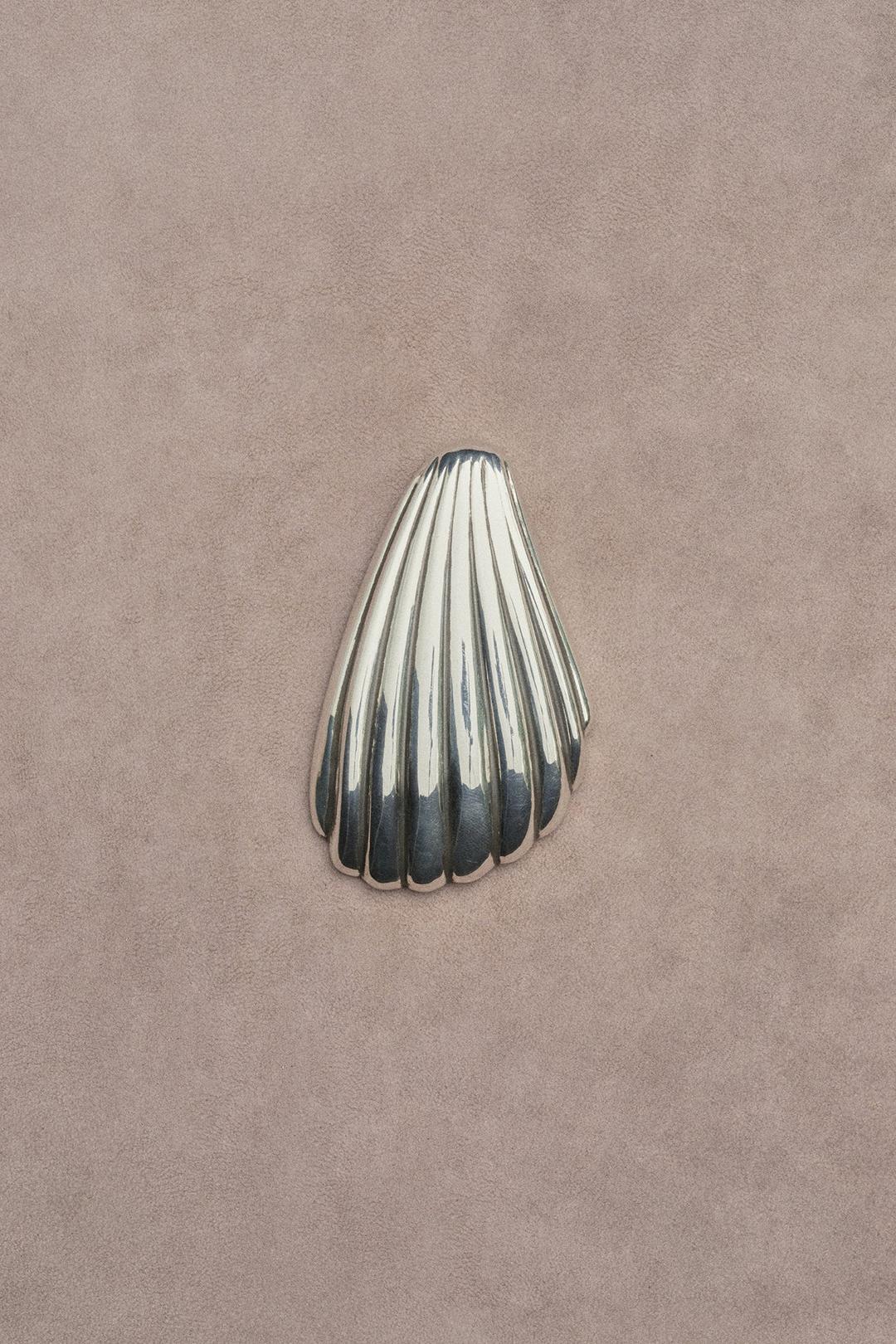 COQUILLE HAND MIRROR