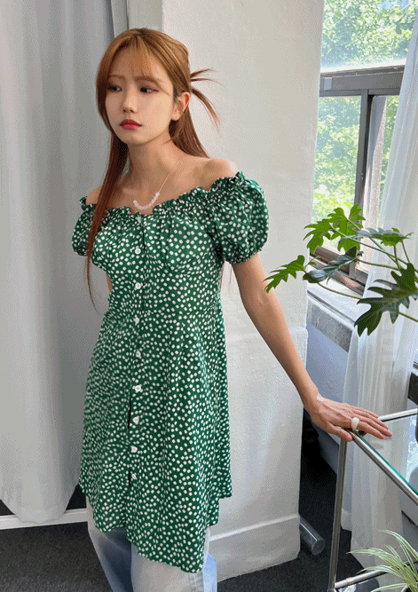 그린 오프숄더 셔링 원피스