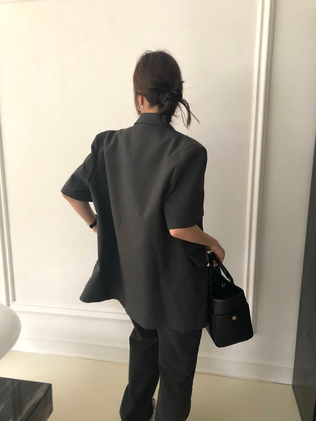 Our loose fit half jk-2color(1-2주소요)