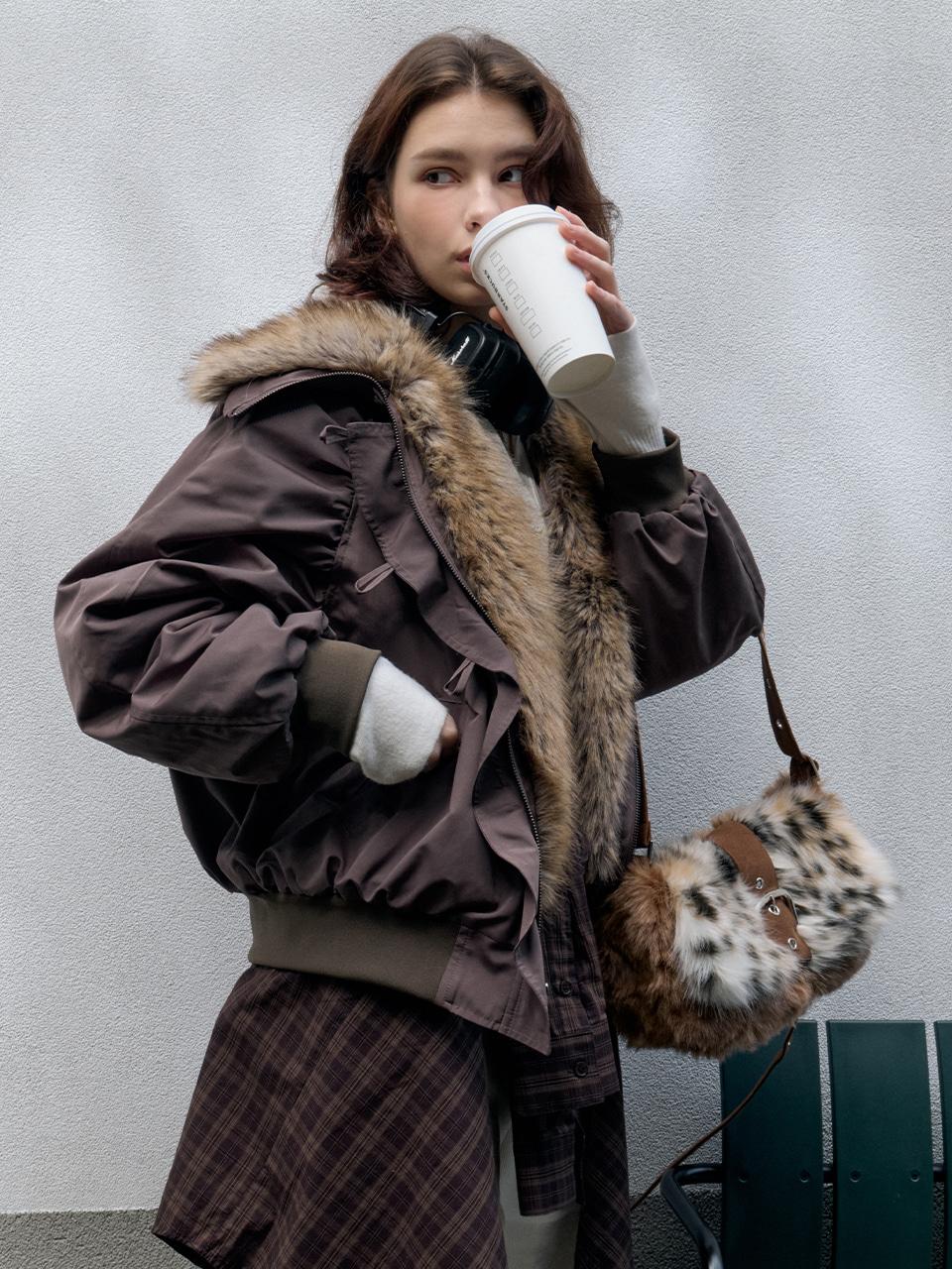 [11/6 예약배송] 셔링 크롭 퍼야상 점퍼 Khaki