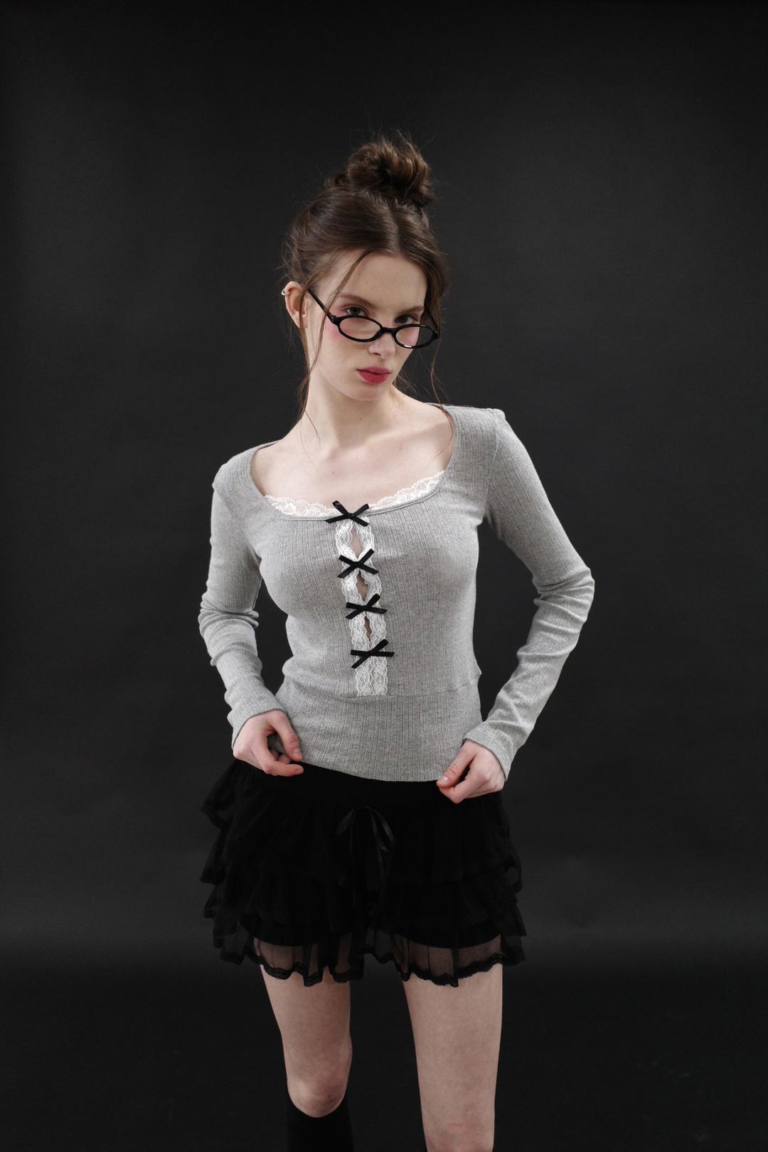 SPRING HOLE RIBBON TOP (GRAY)