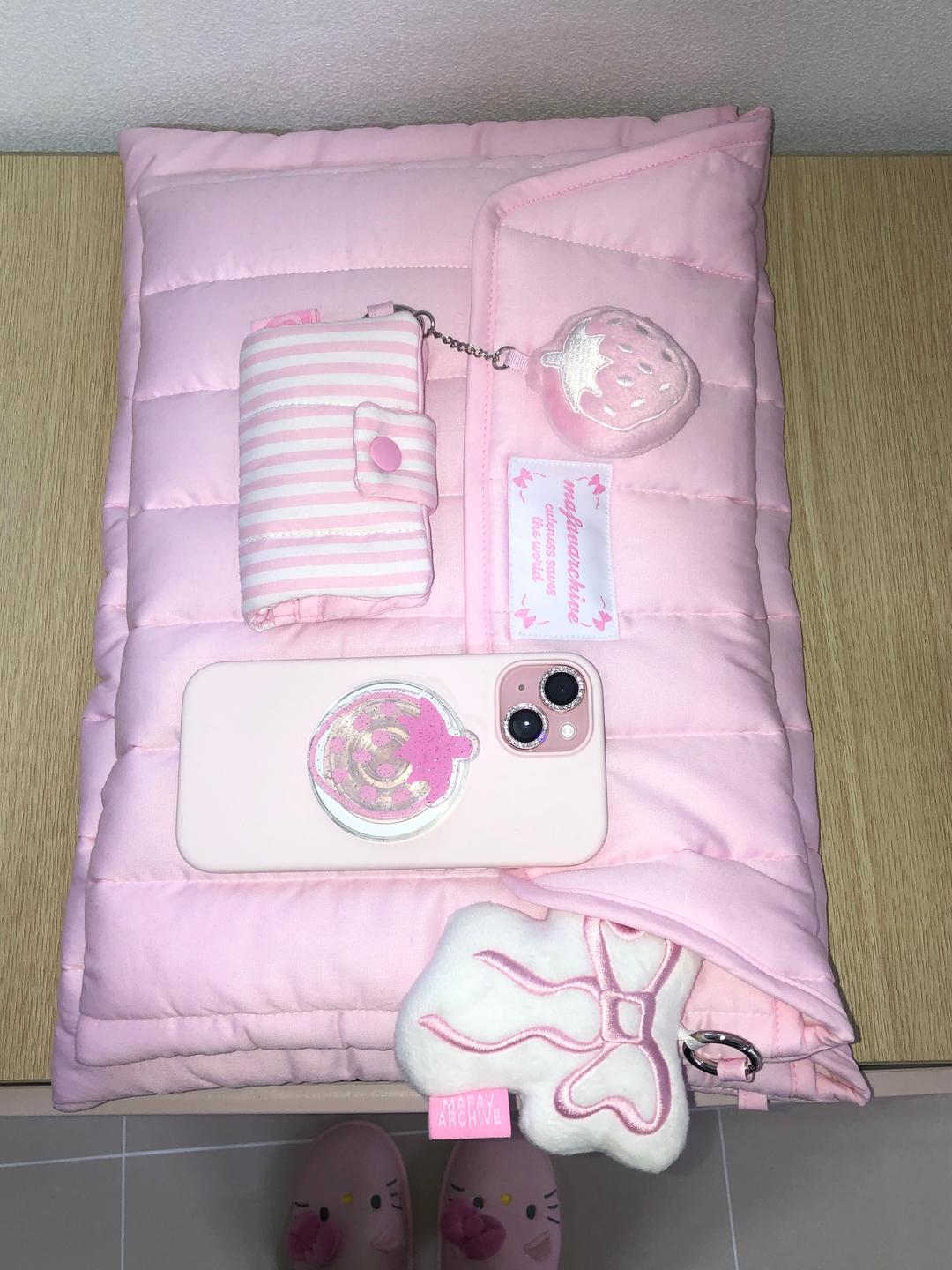 [pre-order] fluffy laptop pouch (pink ver)