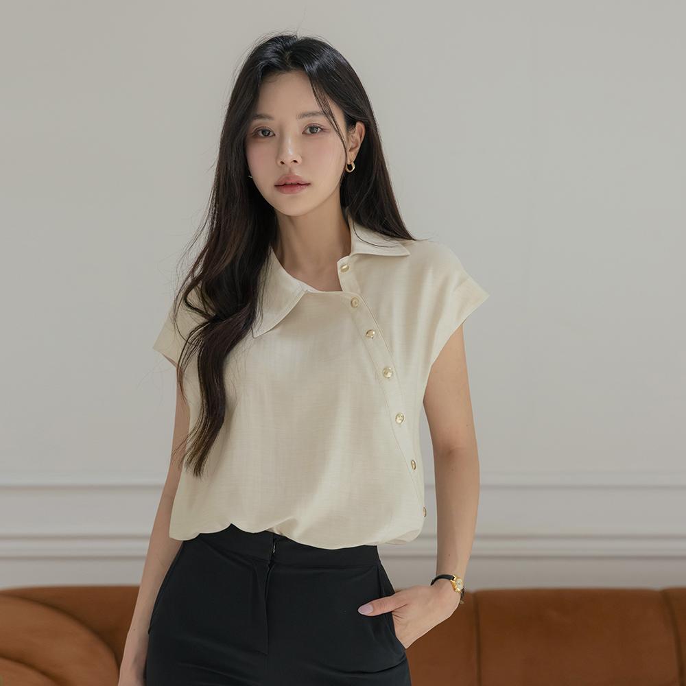 포인트 카라넥 사선 버튼 블라우스