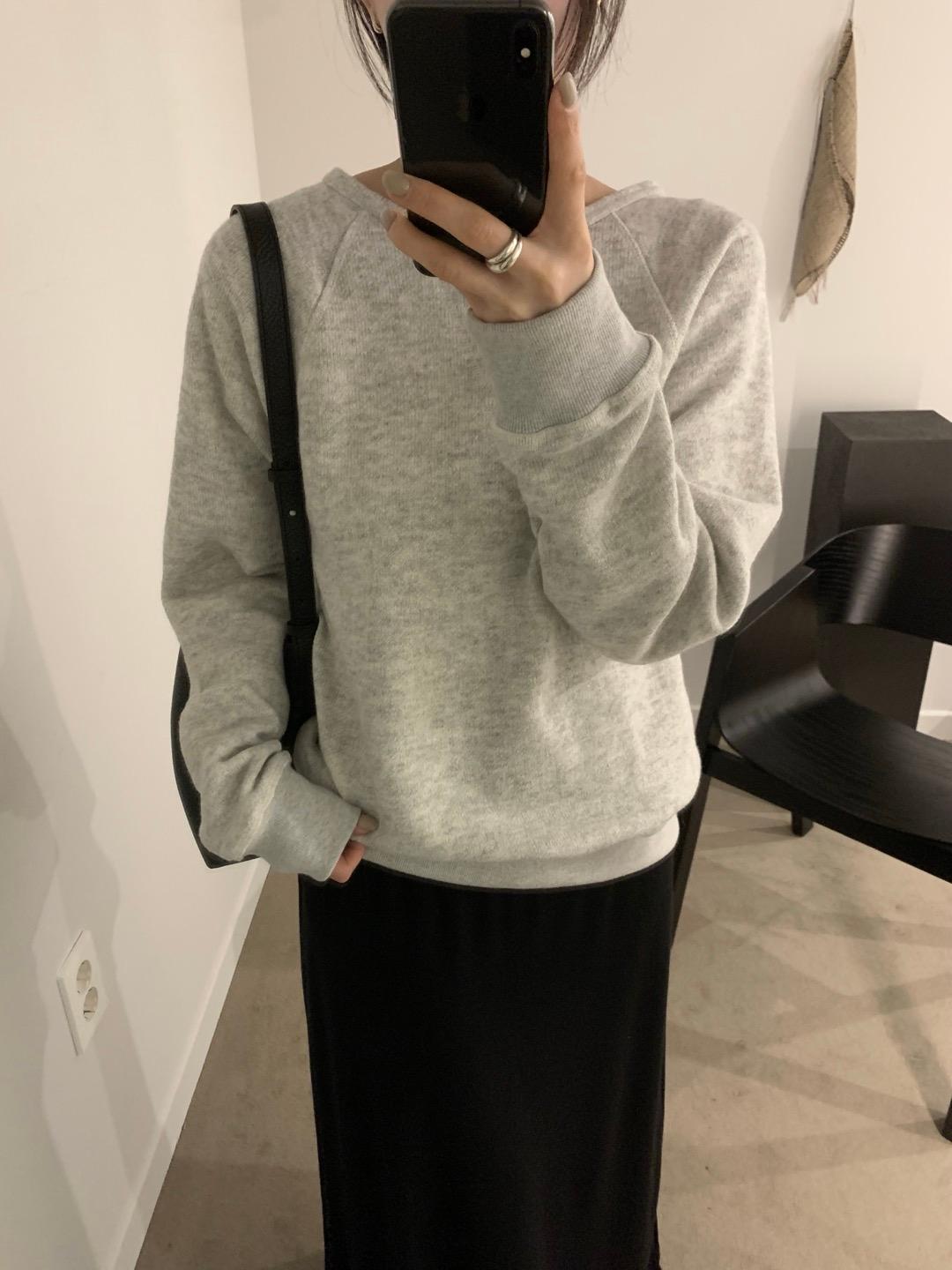 boat-neck sweatshirt / in oat