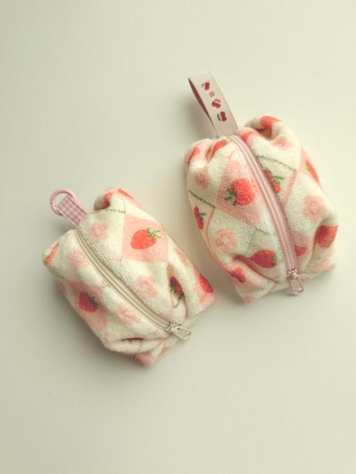 딸기가 조아 파우치