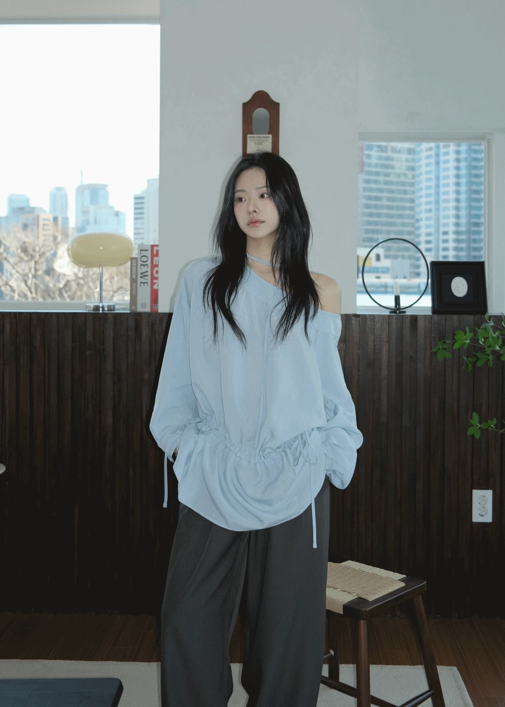 로엔 오프숄더 스트링 텐셀 블라우스