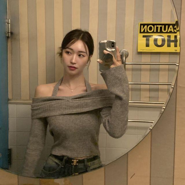 [ 문의폭주დ 여리여리 ] 홀터넥 오프숄더 트임 스판 니트 가을 겨울 데이트룩 연말룩 _데이지멜로우
